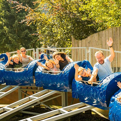Blauer Drache - das Familien Karussell