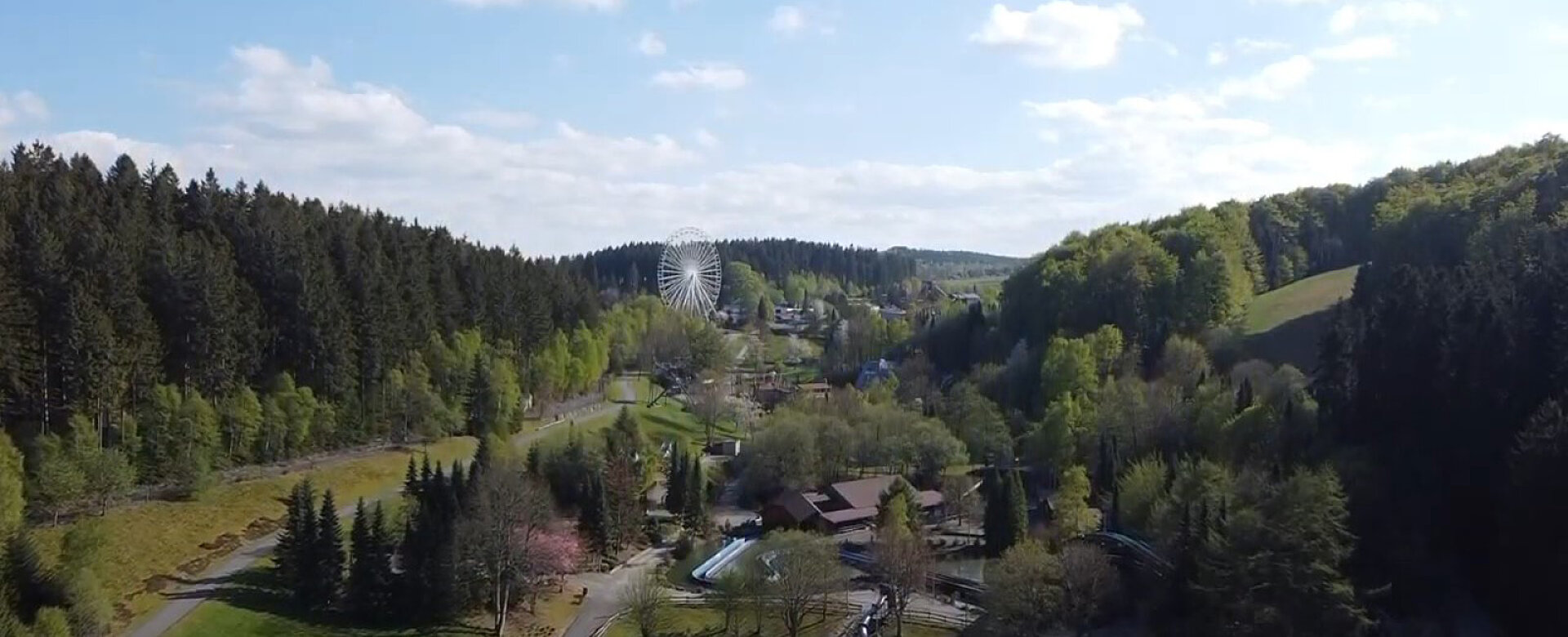 Der Freizeitpark FORT FUN liegt sehr schön in den Sauerländer Bergen.