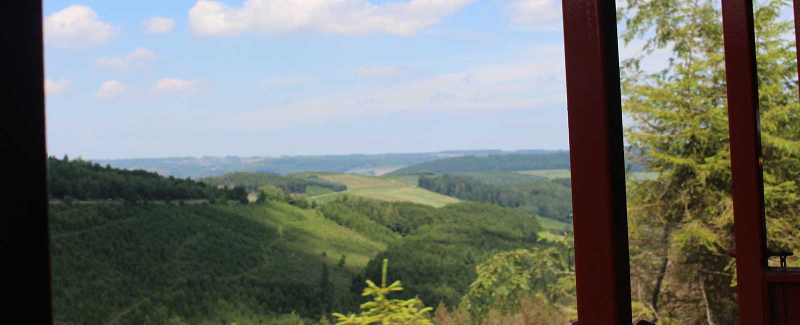 Aus dem Santa Fé Express hat man ein beeindruckendes Panorama über die Sauerländer Berge.