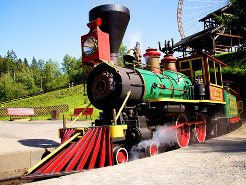 Der Western-Zug Santa Fé Express beeindruckt im Freizeitpark FORT FUN.